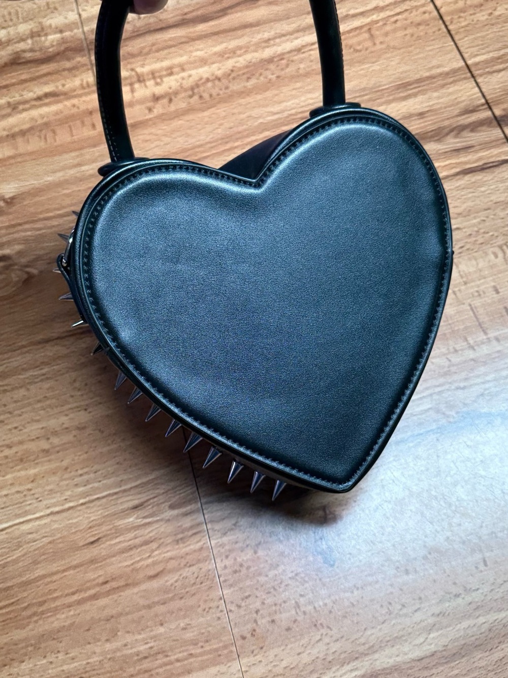 Spikes Studded Heart-Shaped Crossbody Bag purse Black or Red - Picture 5 of 10